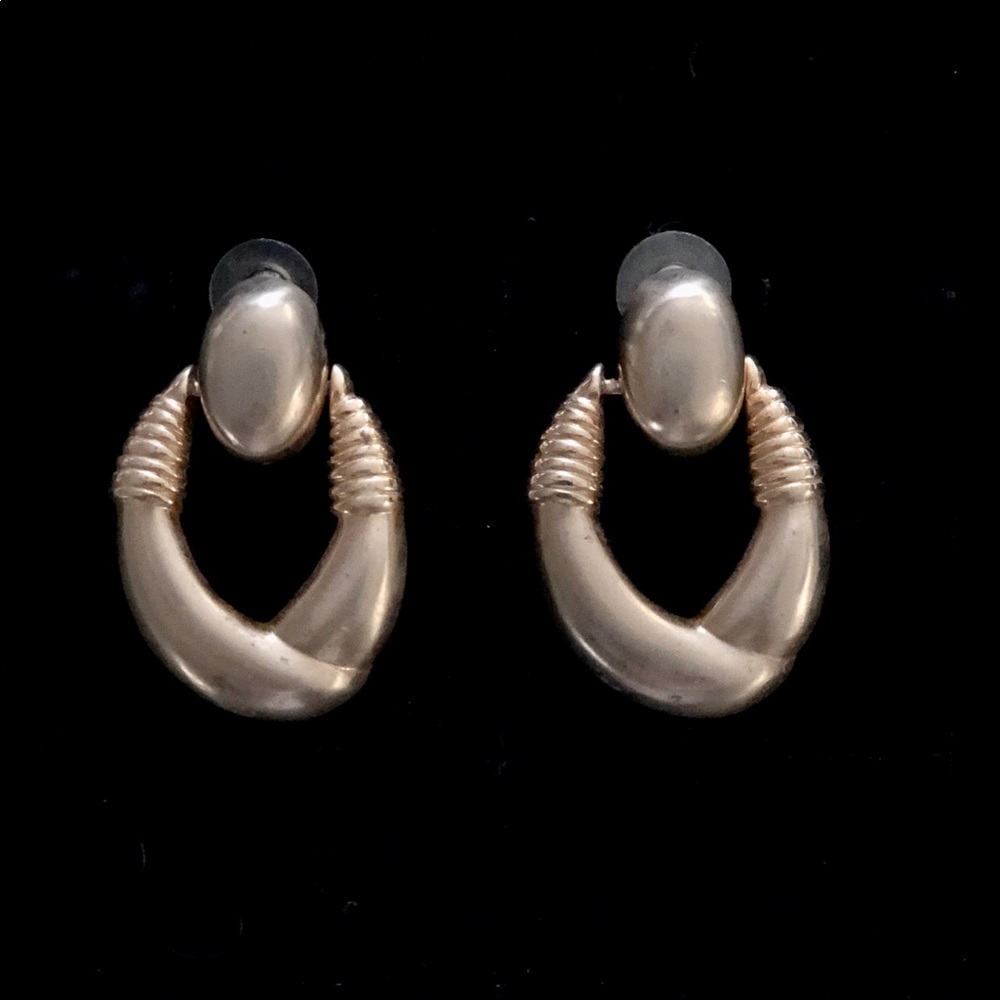 GOLD THICK OVAL HOOPS WITH ETCHING